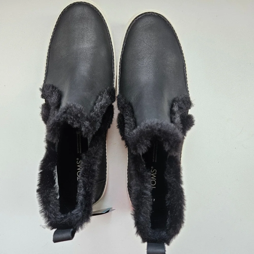 TOMS Slip On Sneaker Booties Womens 7 Black Leather Faux Fur Platform Minimalist
